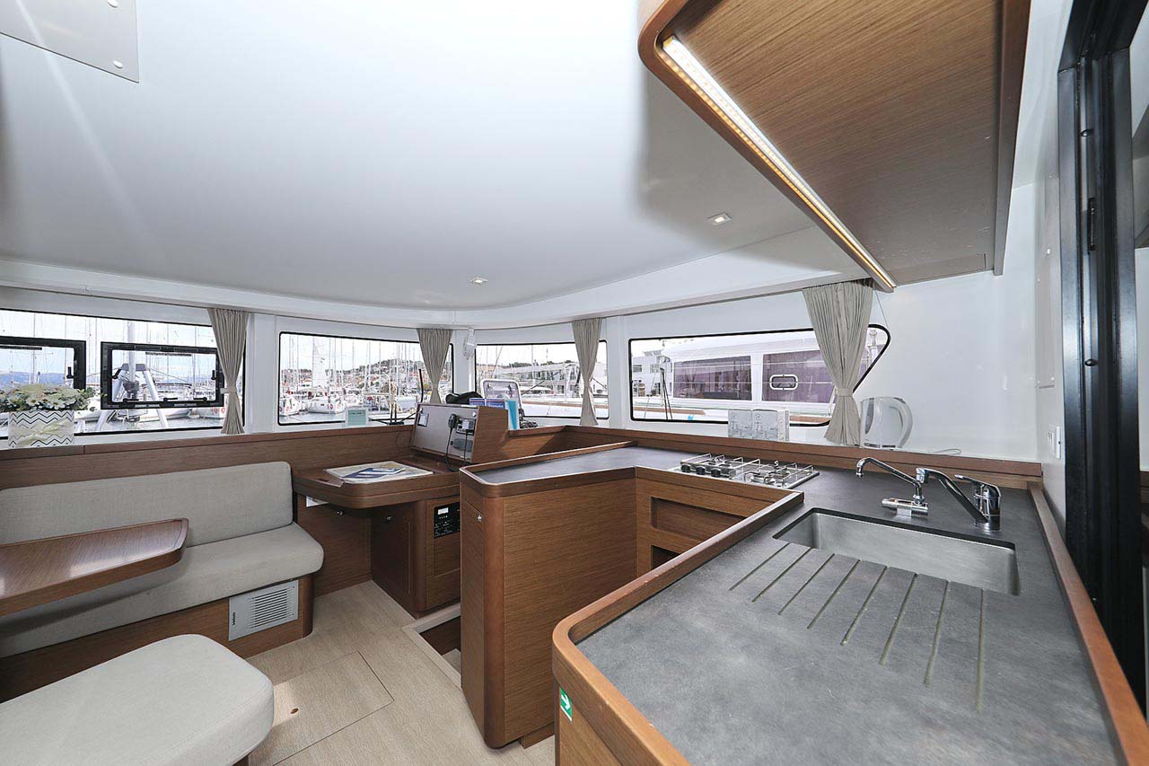 Lagoon 42 - 4 + 2 cab. — photo 9