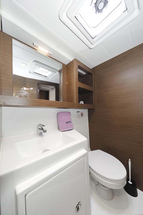 Lagoon 42 - 4 + 2 cab. — photo 24