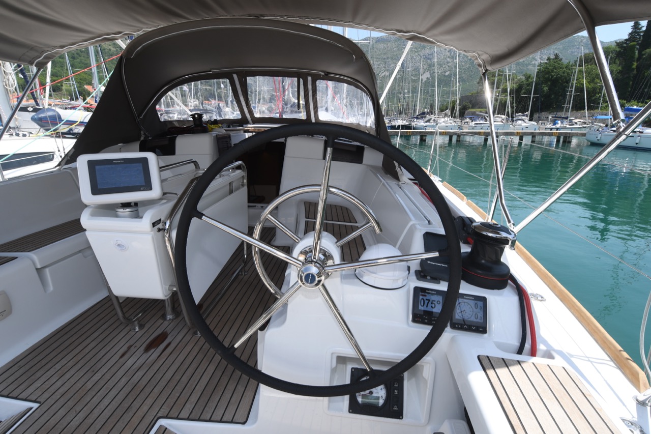 Sun Odyssey 419 - 3 cab. — photo 3