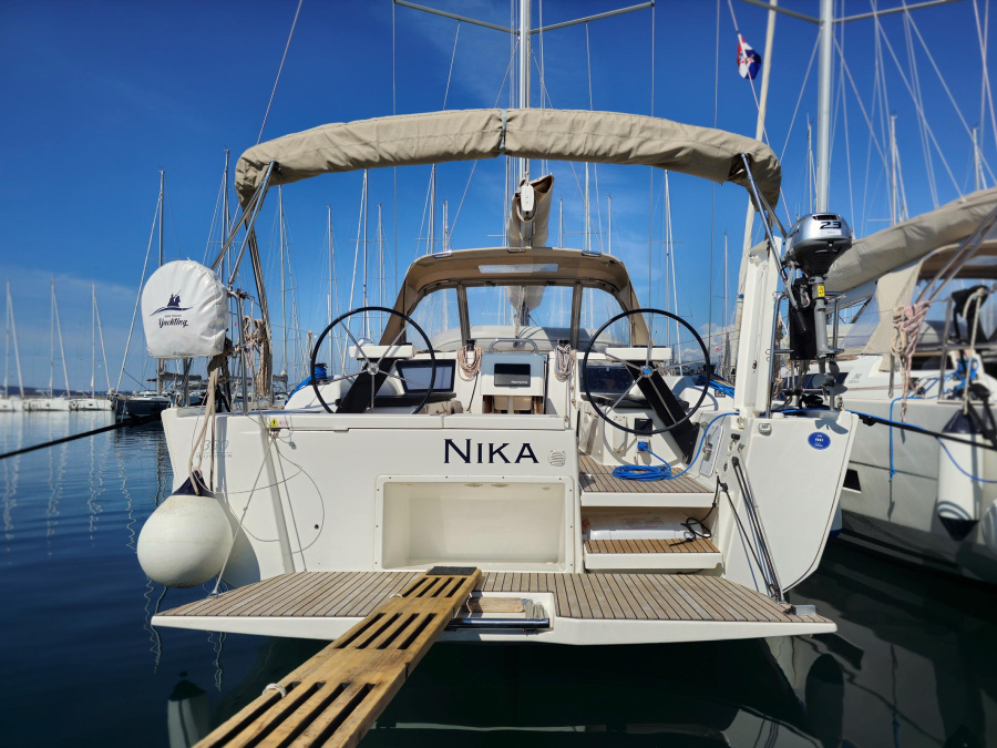 Photo #1 - Dufour 390 GL (Nika) en Marina - 44750