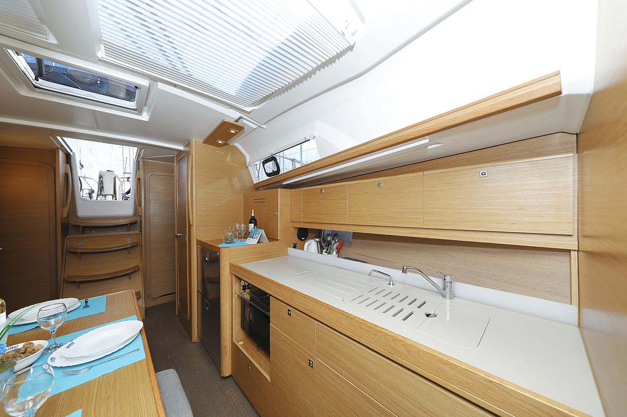 Dufour 382 GL — photo 11