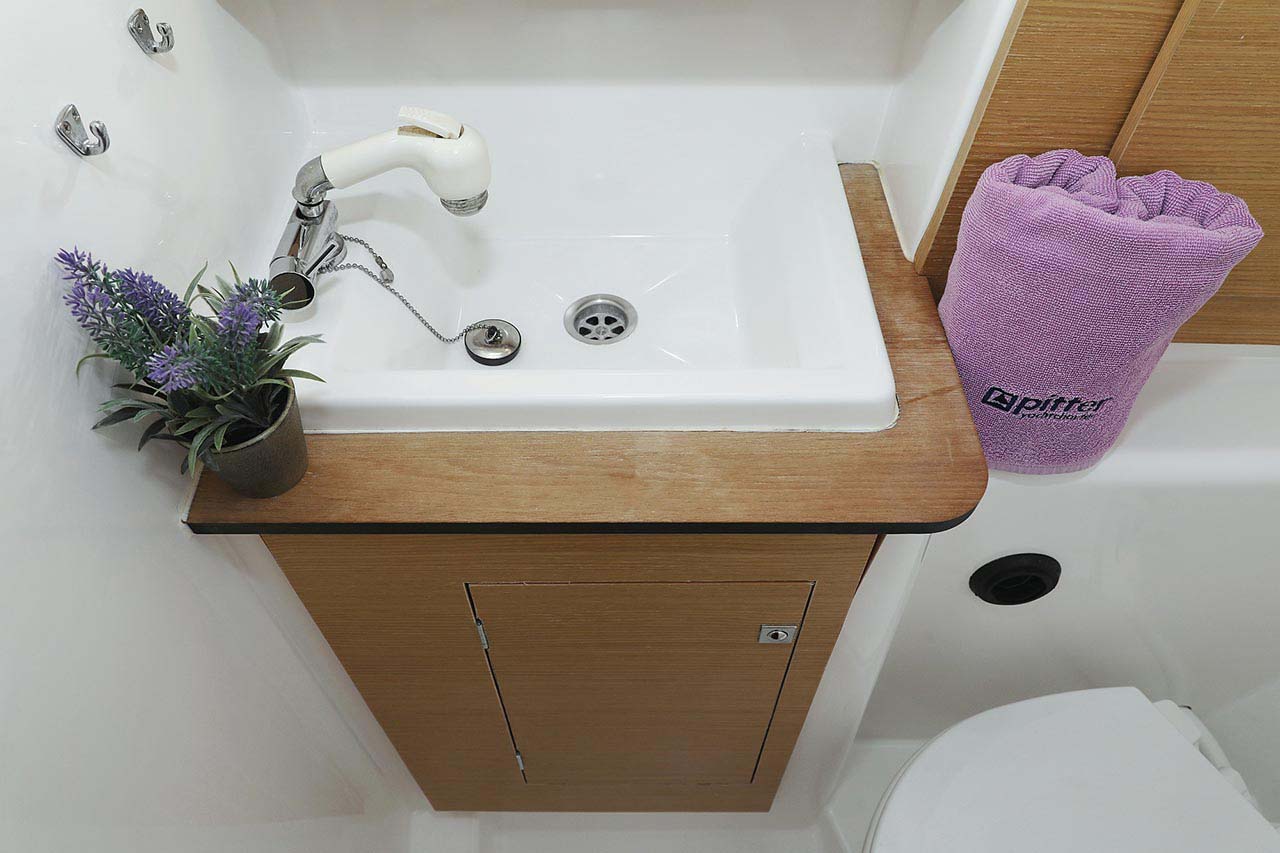 Dufour 382 GL — photo 17