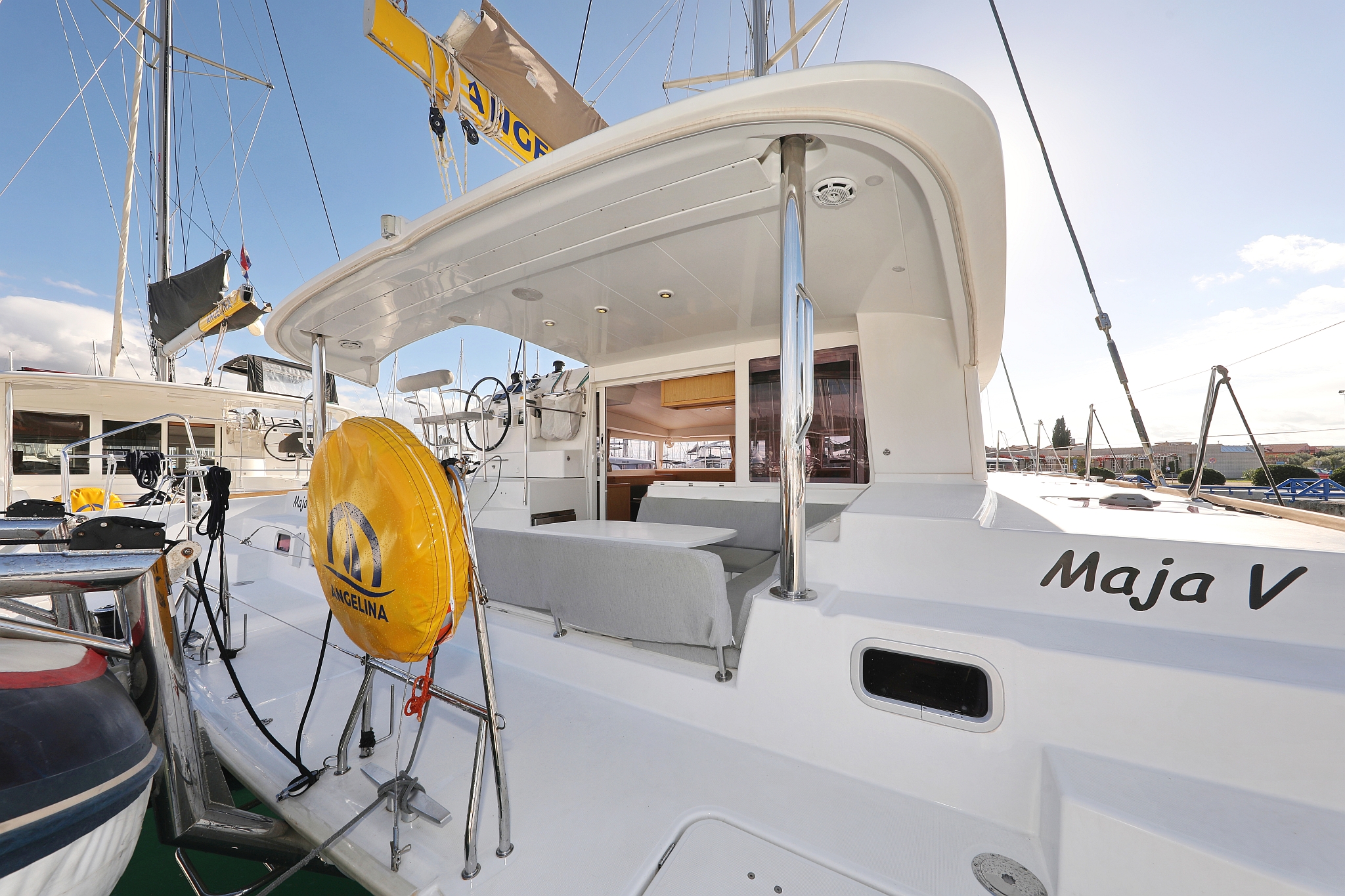 Lagoon 400 S2 - 4 + 2 cab. — photo 3