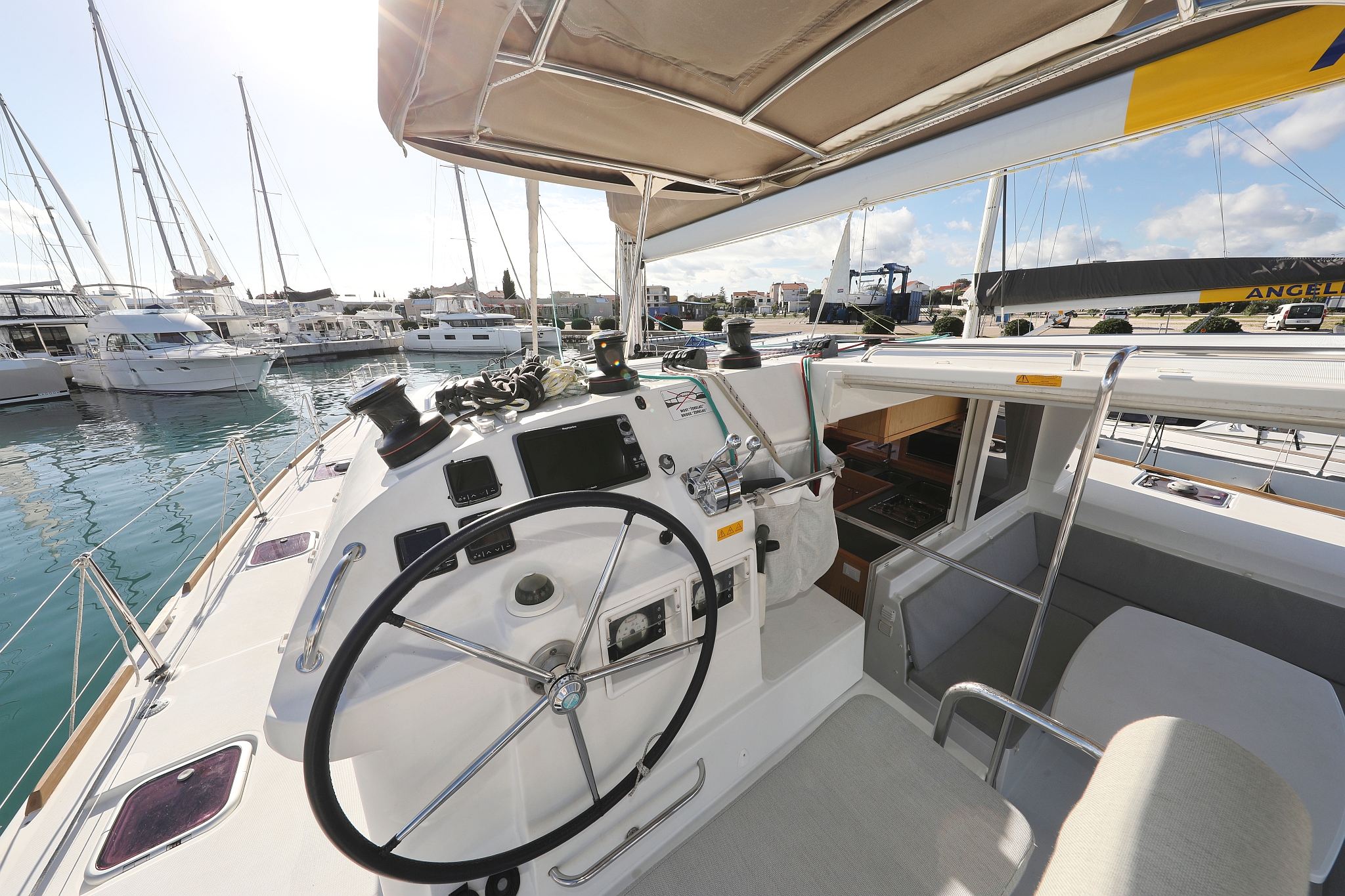 Lagoon 400 S2 - 4 + 2 cab. — photo 8