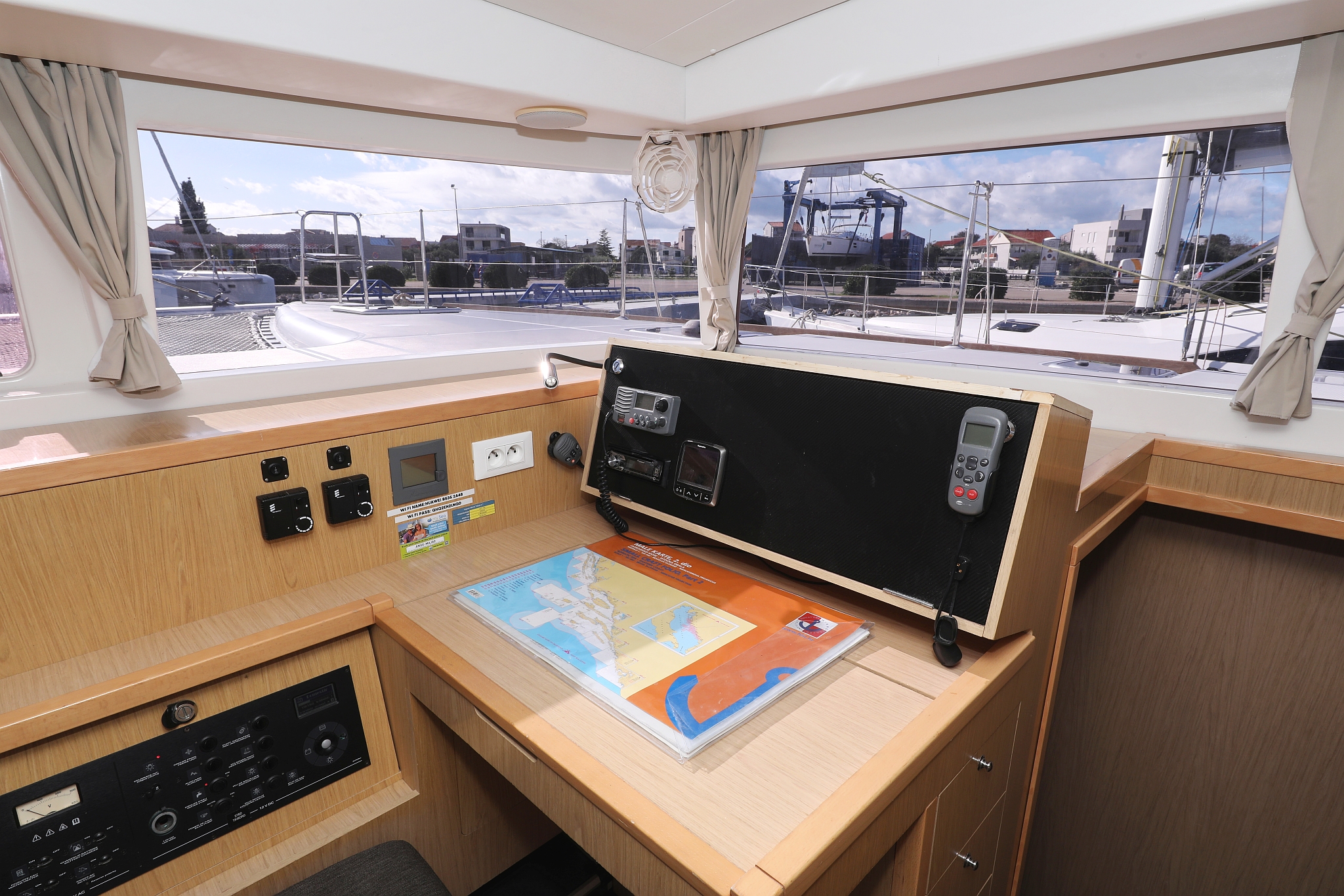 Lagoon 400 S2 - 4 + 2 cab. — photo 21