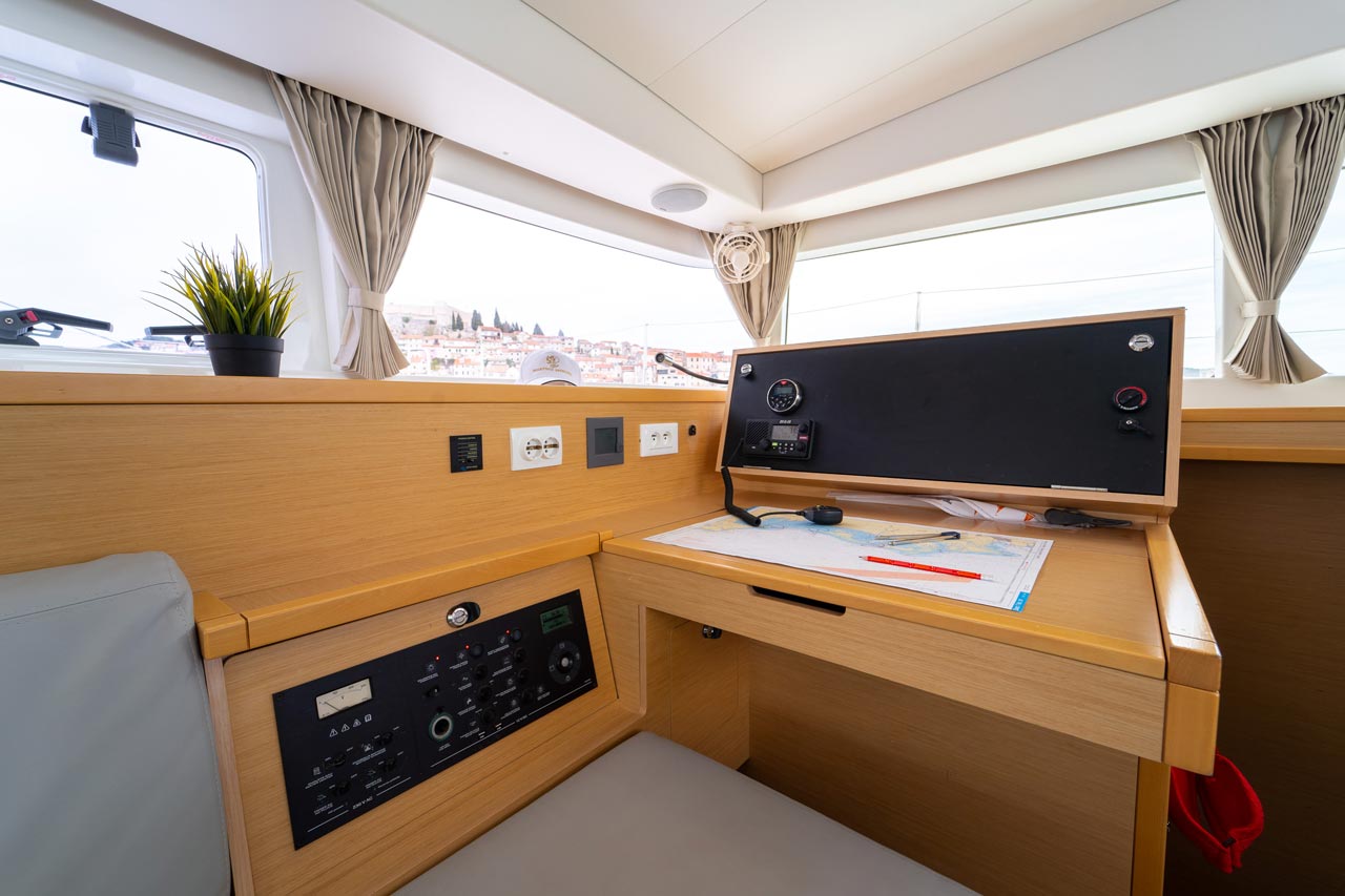 Lagoon 400 S2 - 4 + 2 cab. — photo 17