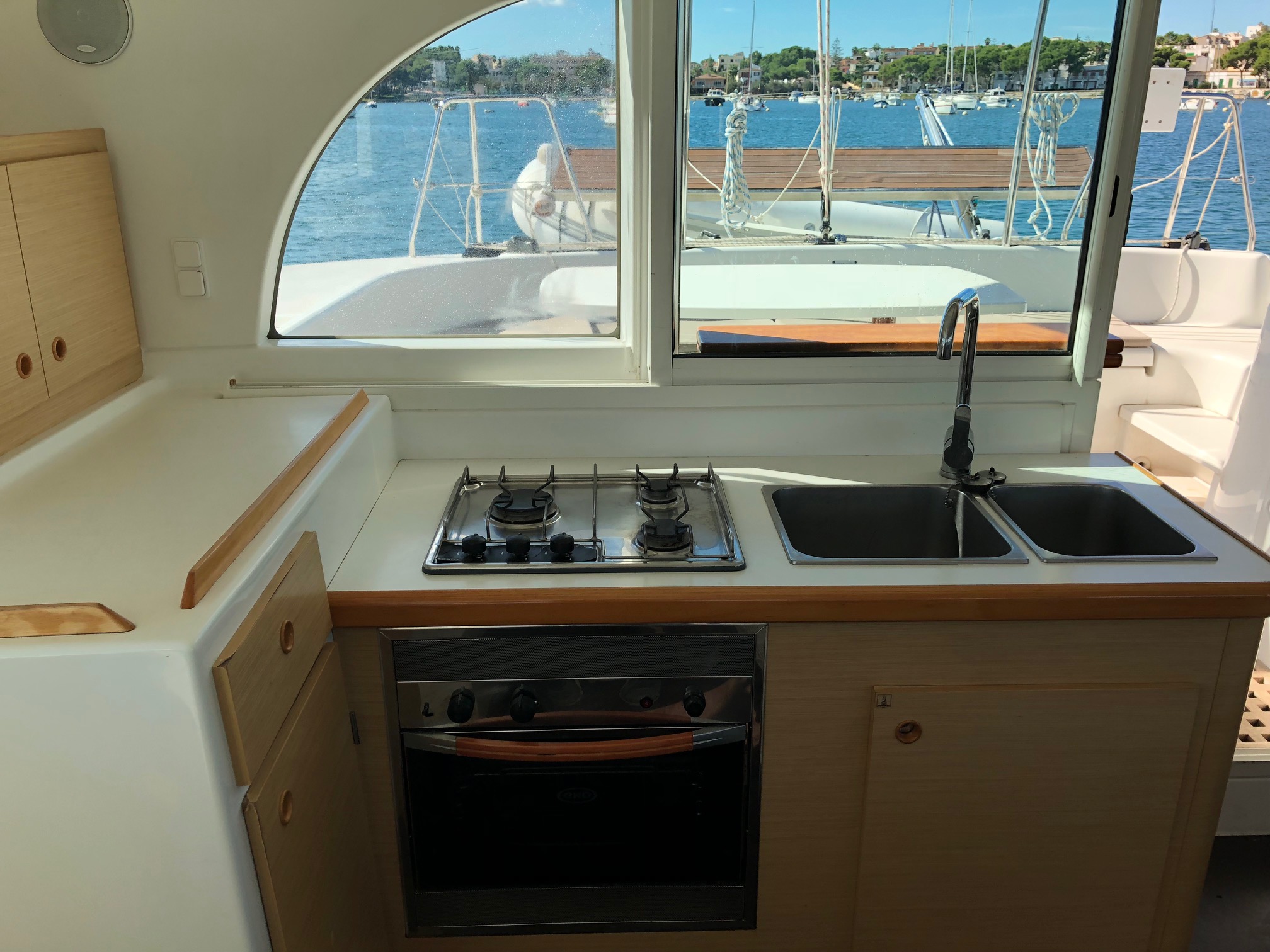 Lagoon 380 S2 - 4 cab. — photo 6