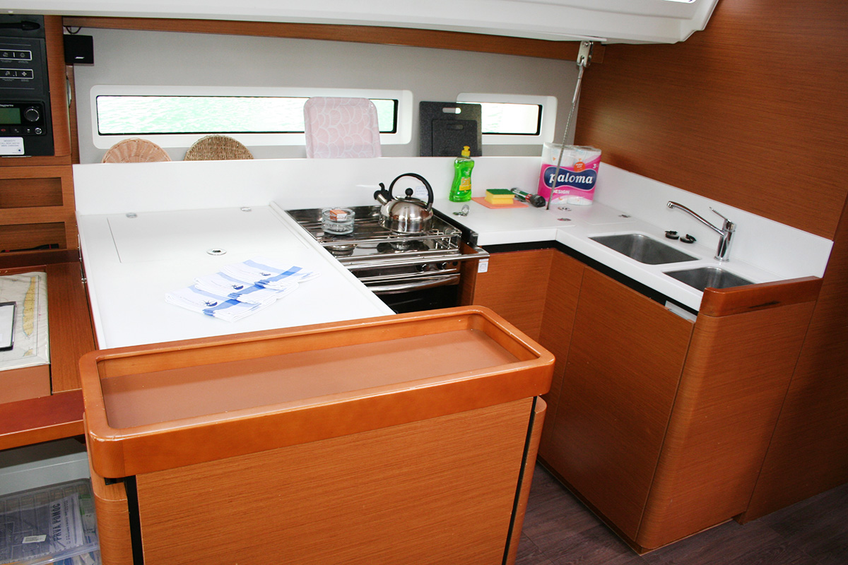 Sun Odyssey 440 - 3 cab. — photo 30