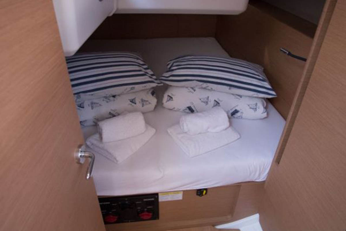 Sun Odyssey 440 - 4 cab. — photo 15
