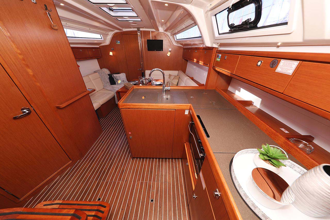 Bavaria Cruiser 37 - 3 cab. — photo 7