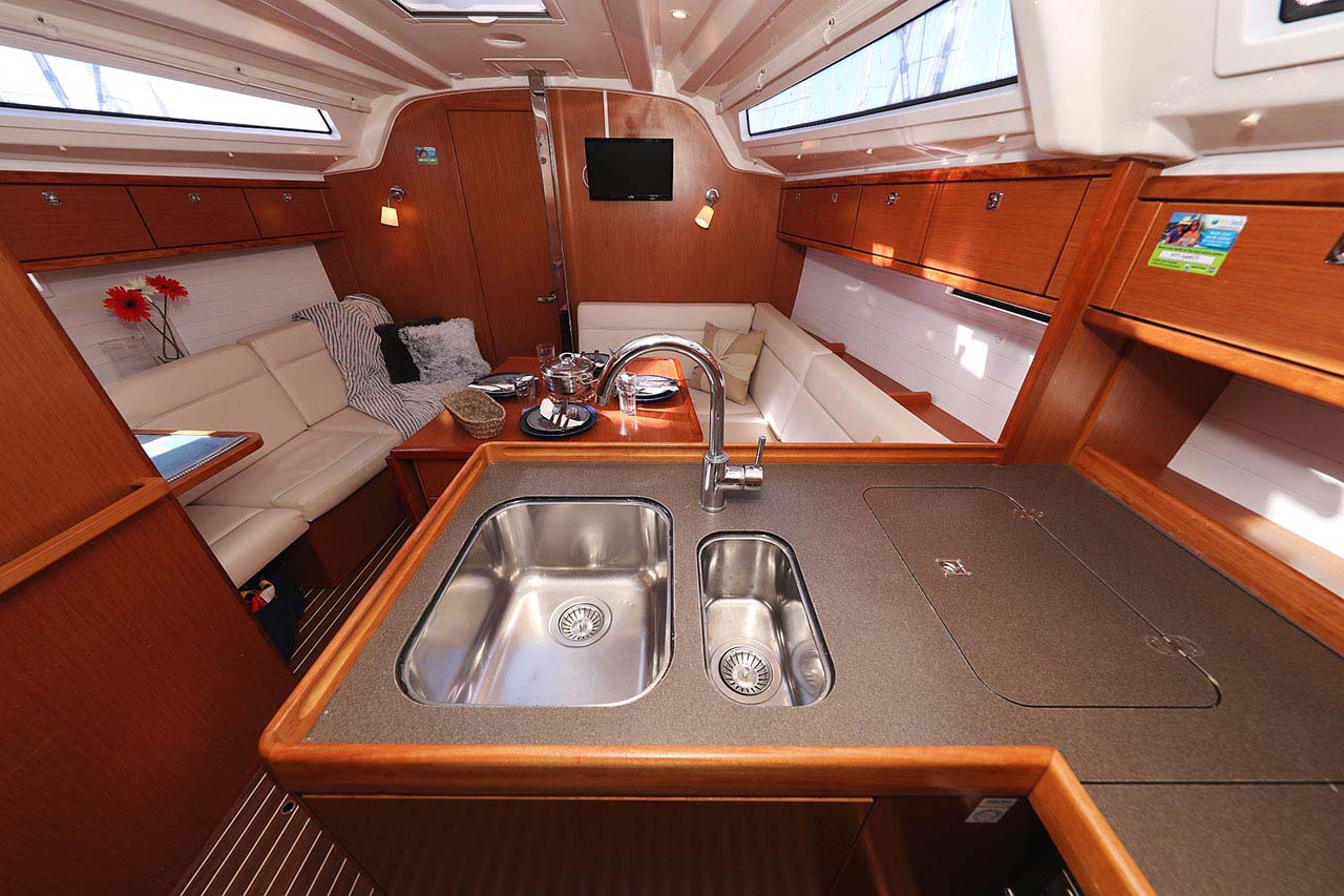 Bavaria Cruiser 37 - 3 cab. — photo 8