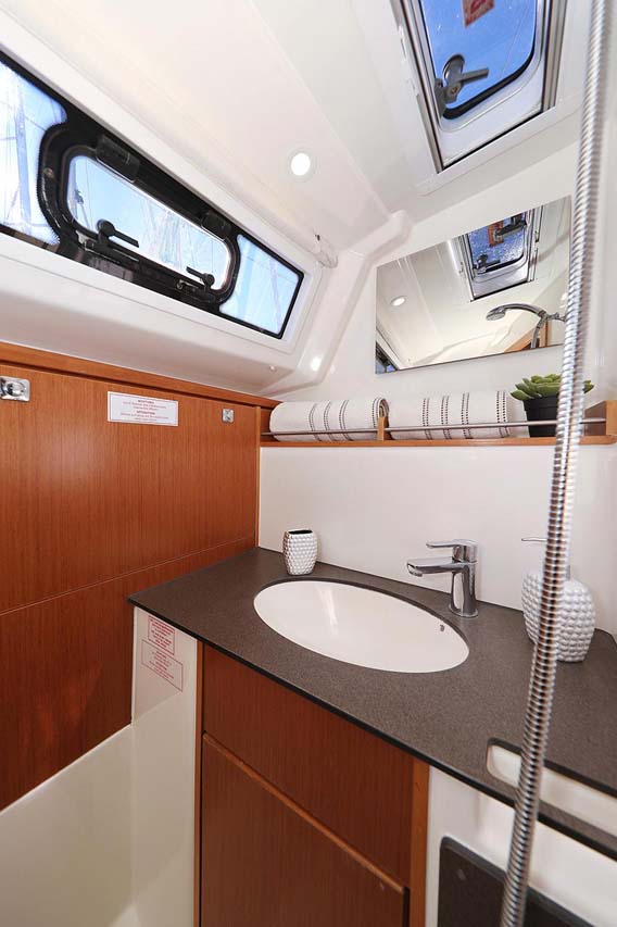 Bavaria Cruiser 37 - 3 cab. — photo 22
