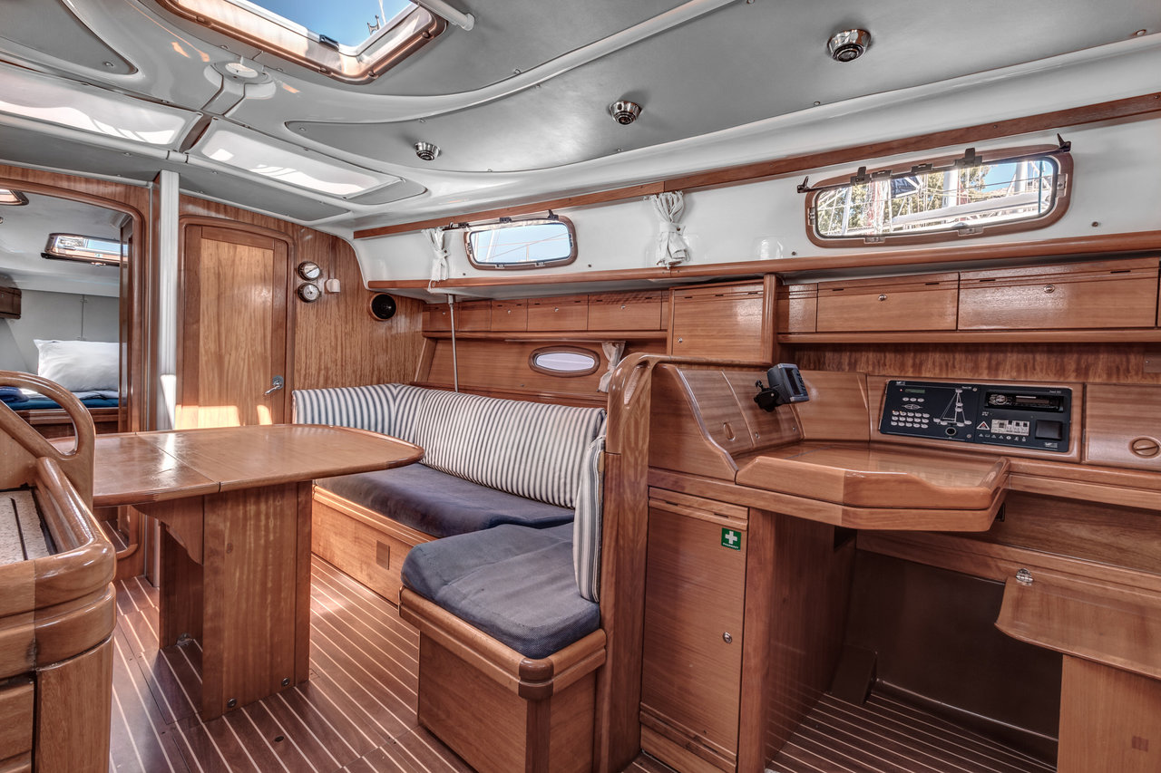 Bavaria 37 Cruiser — photo 3