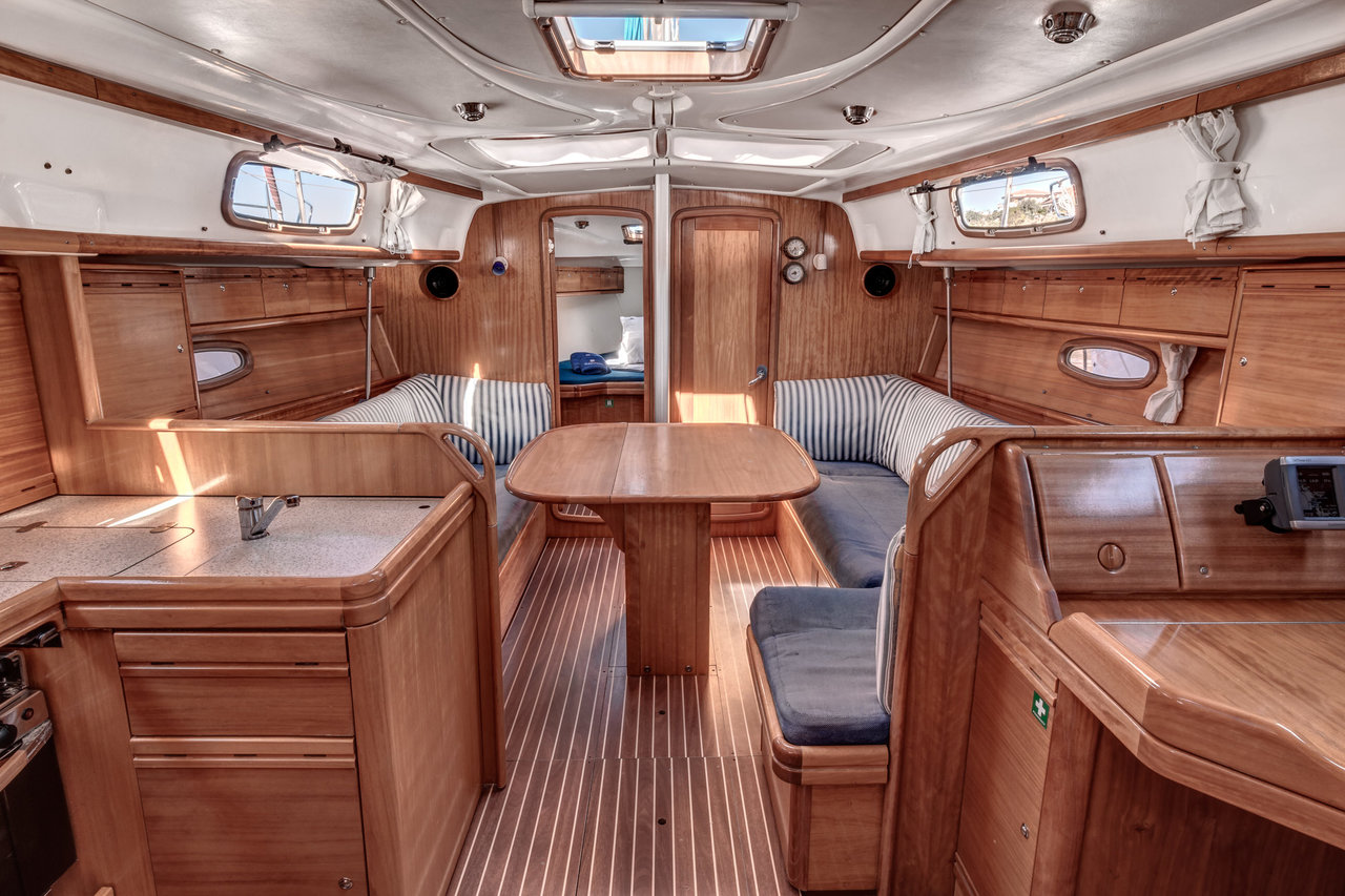 Bavaria 37 Cruiser — photo 4