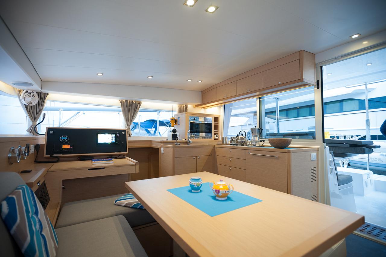 Lagoon 400 S2 — photo 15