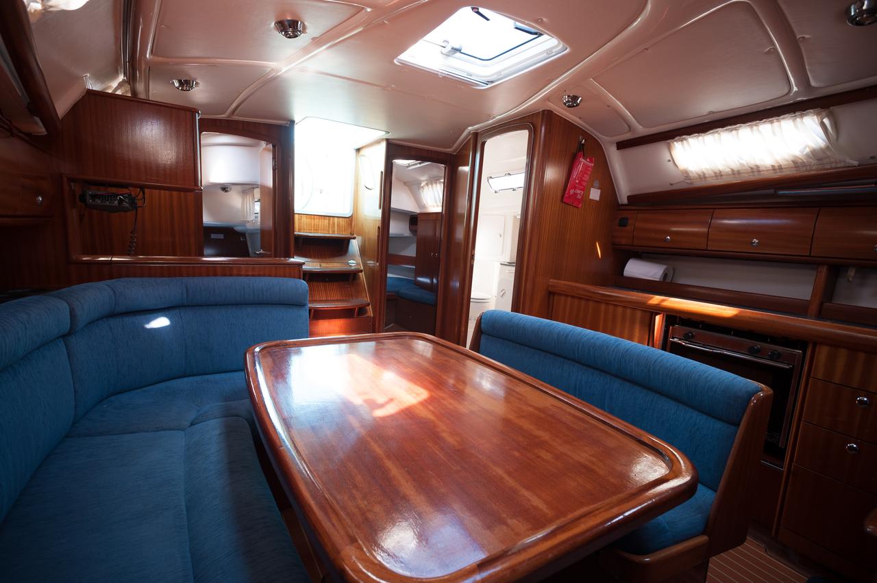 Bavaria 38 — photo 12
