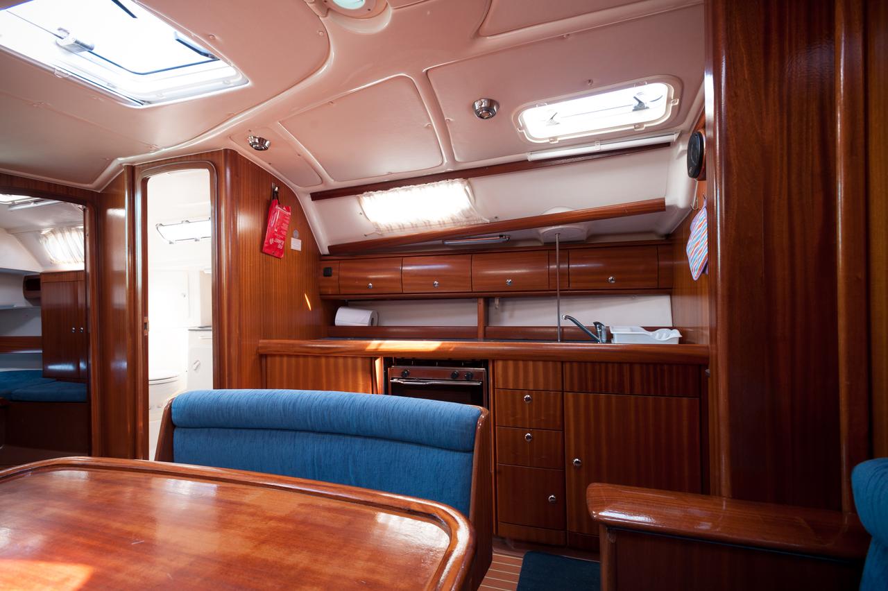 Bavaria 38 — photo 13