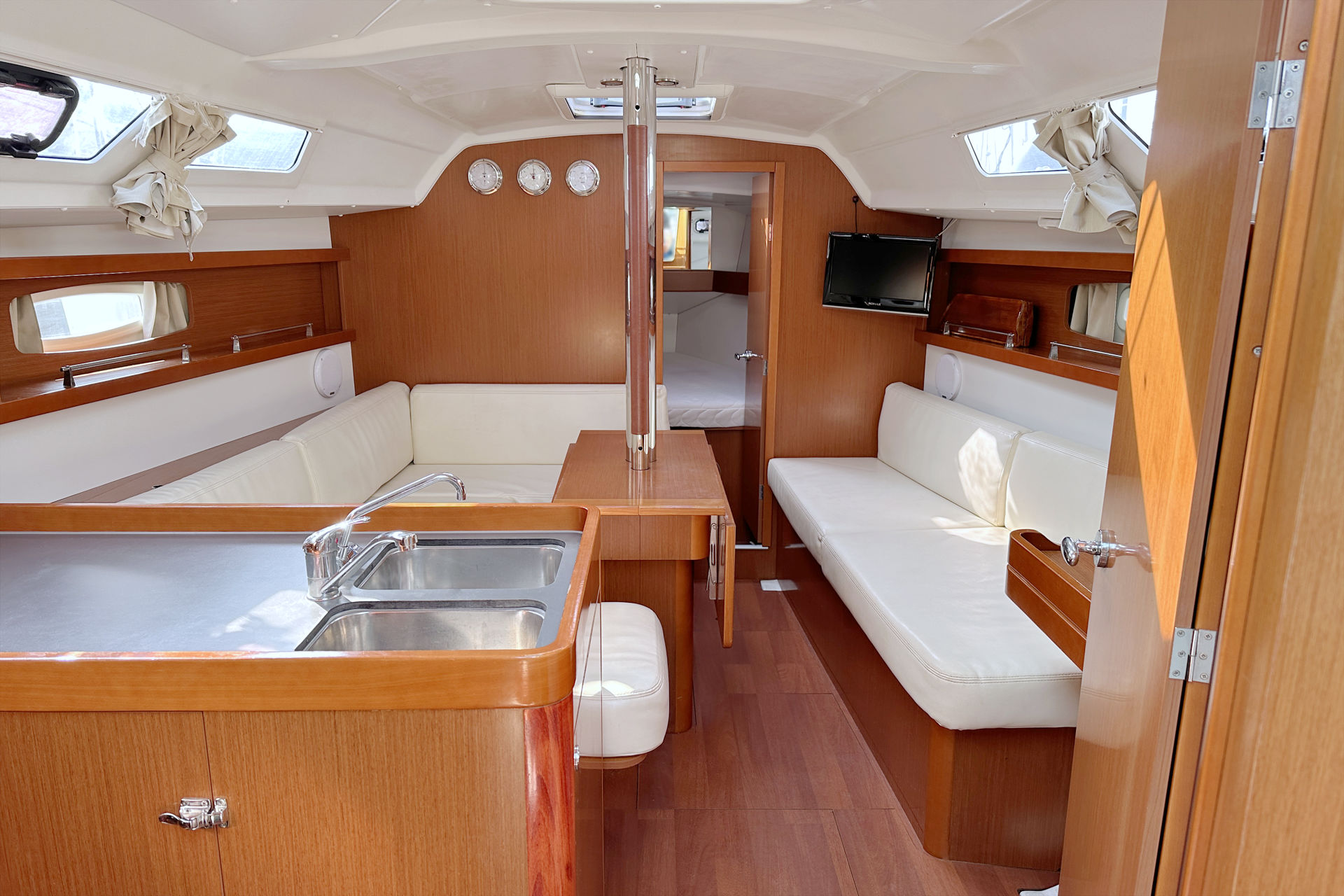 Oceanis 34.2 — photo 9