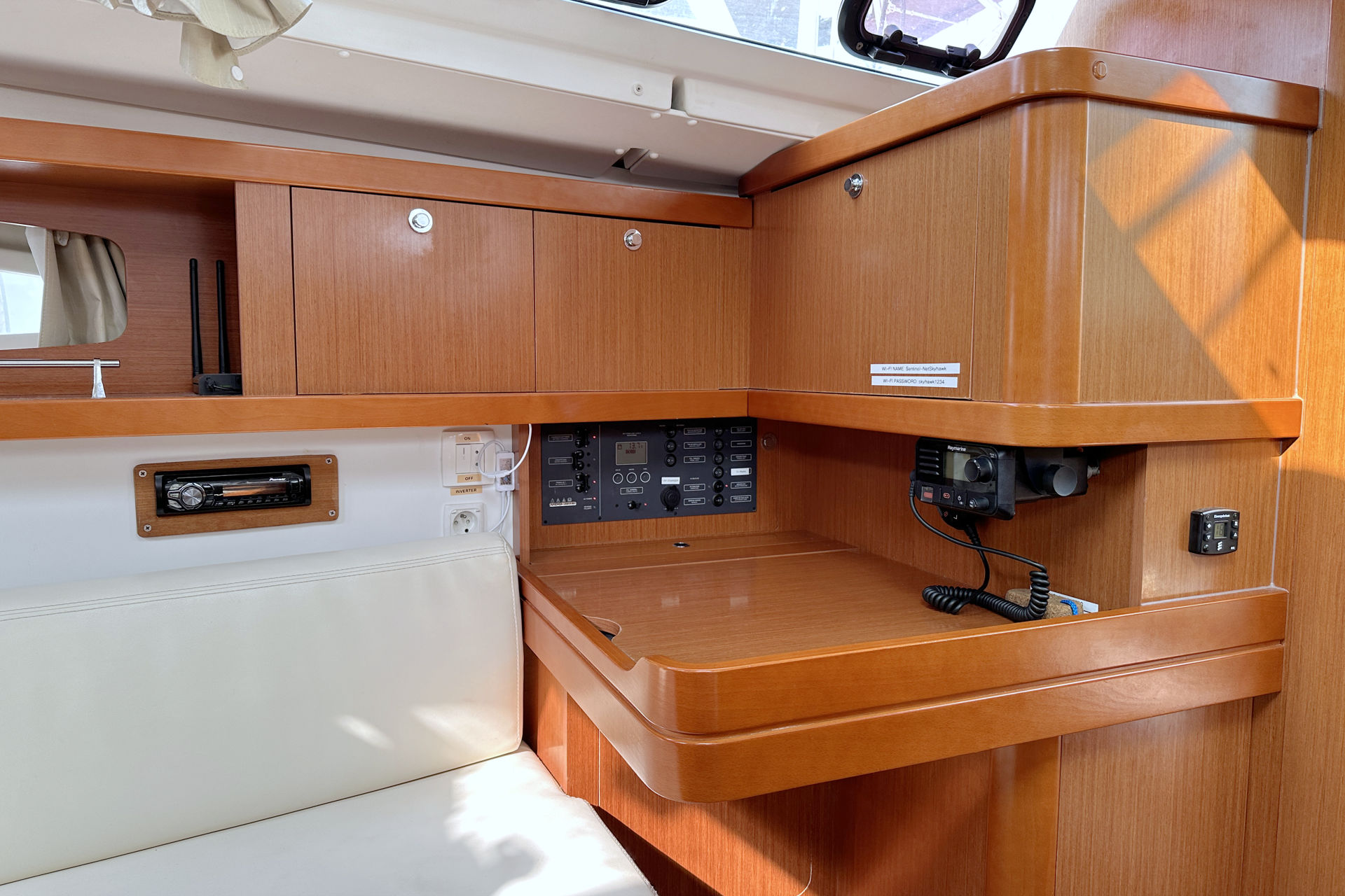 Oceanis 34.2 — photo 10