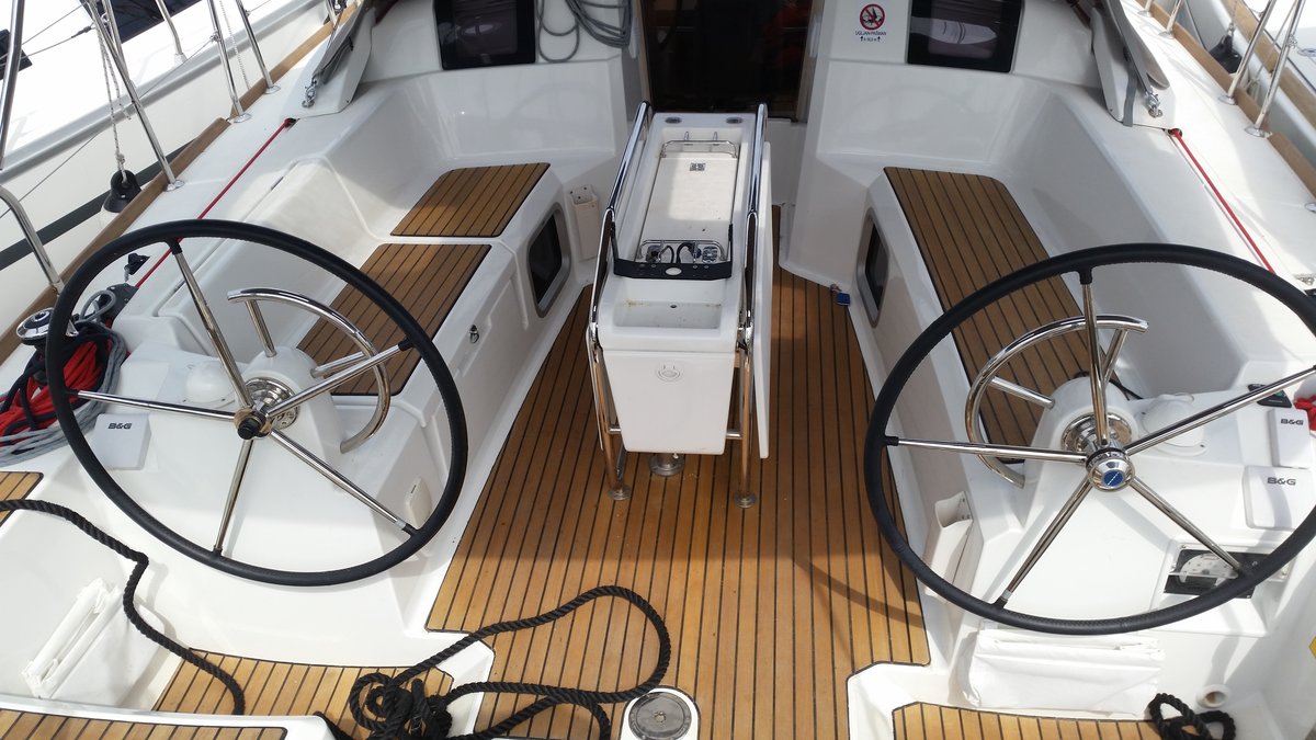 Sun Odyssey 379 — photo 5