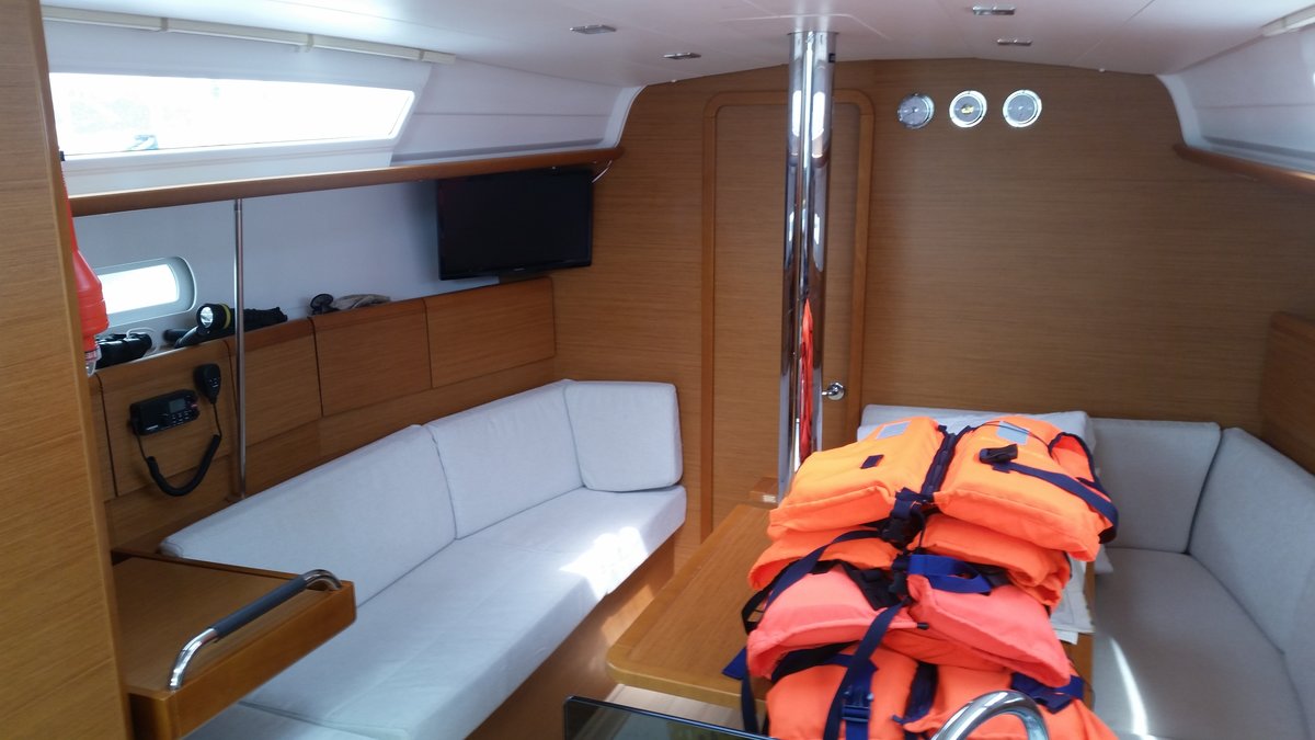 Sun Odyssey 379 — photo 10