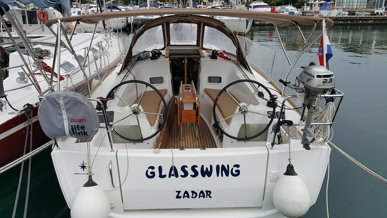 Sun Odyssey 349 - 2 cab. — photo 1