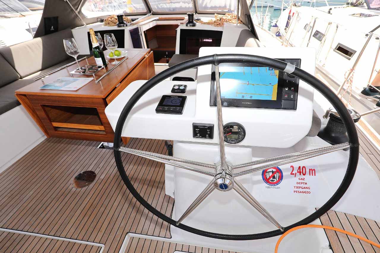 Dufour 520 GL — photo 10