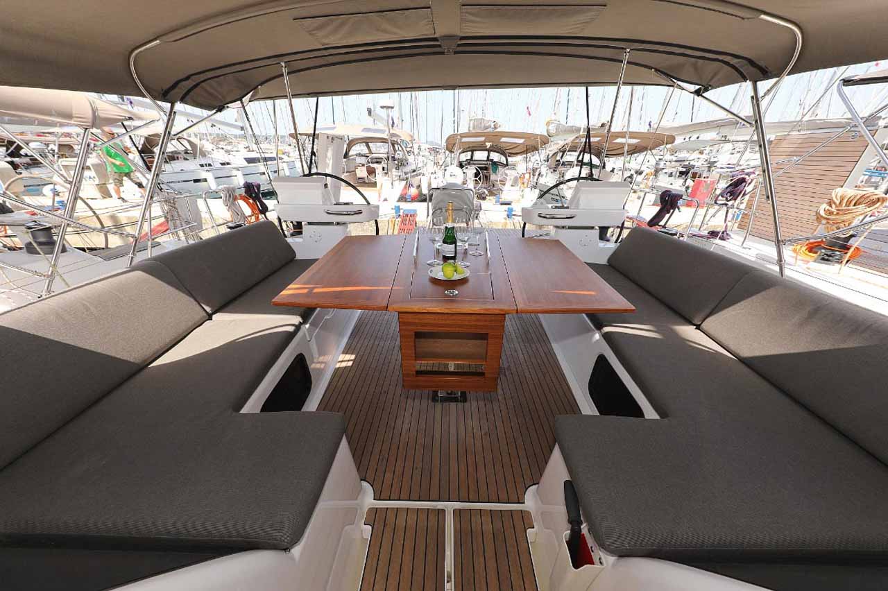 Dufour 520 GL — photo 11
