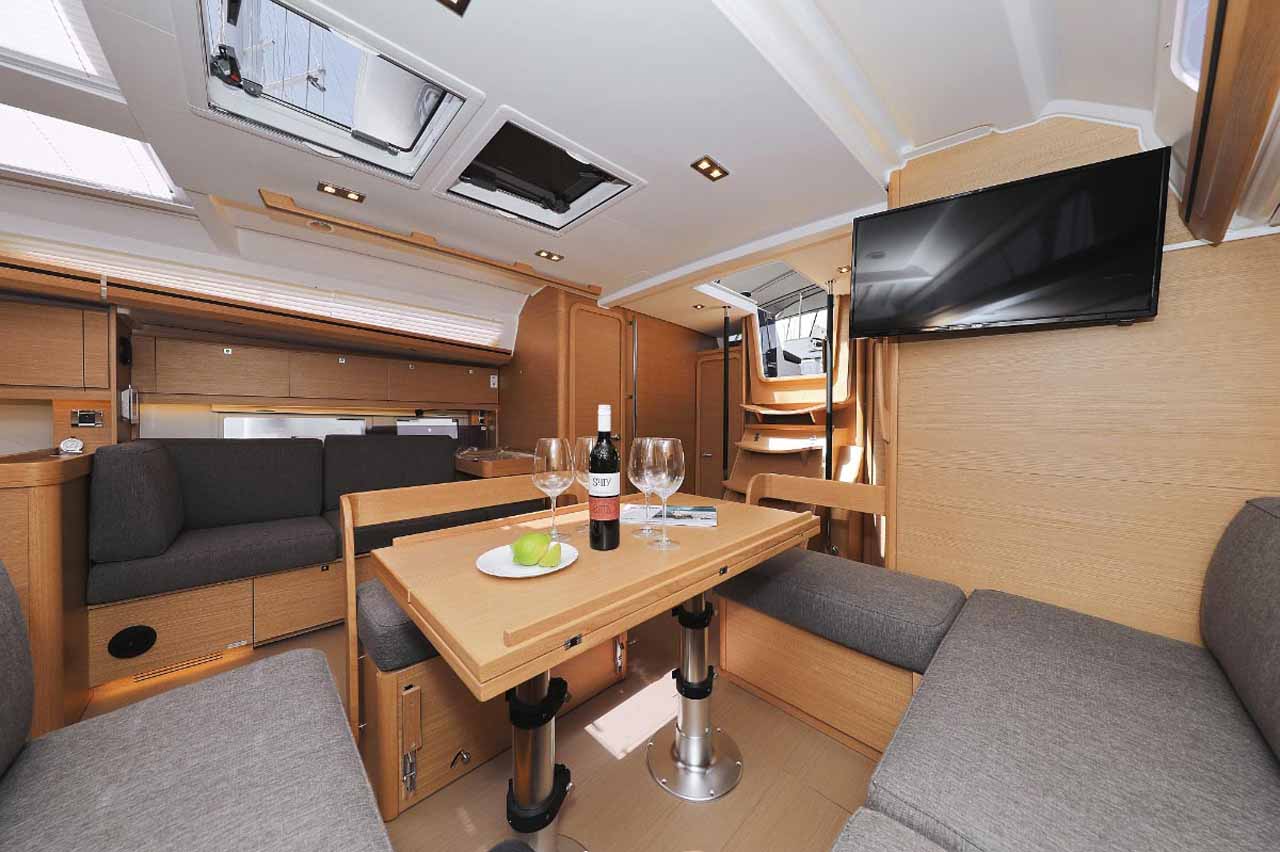 Dufour 520 GL — photo 17