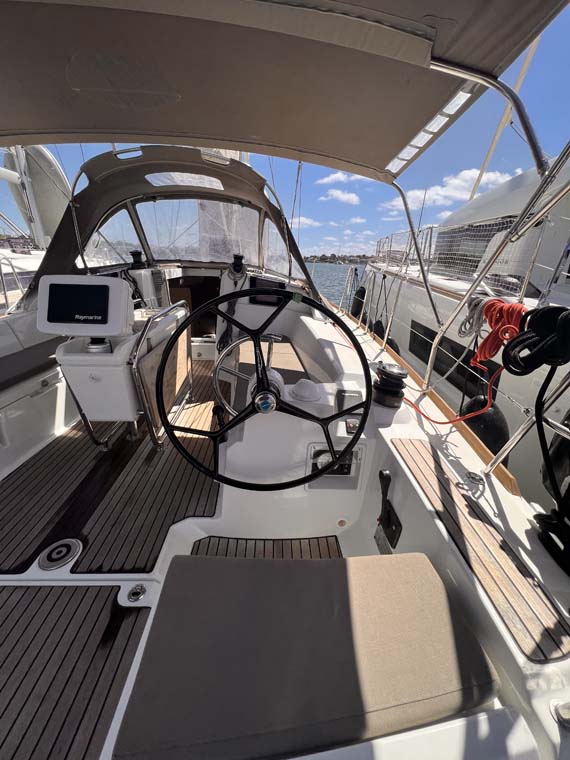 Sun Odyssey 389 — photo 5