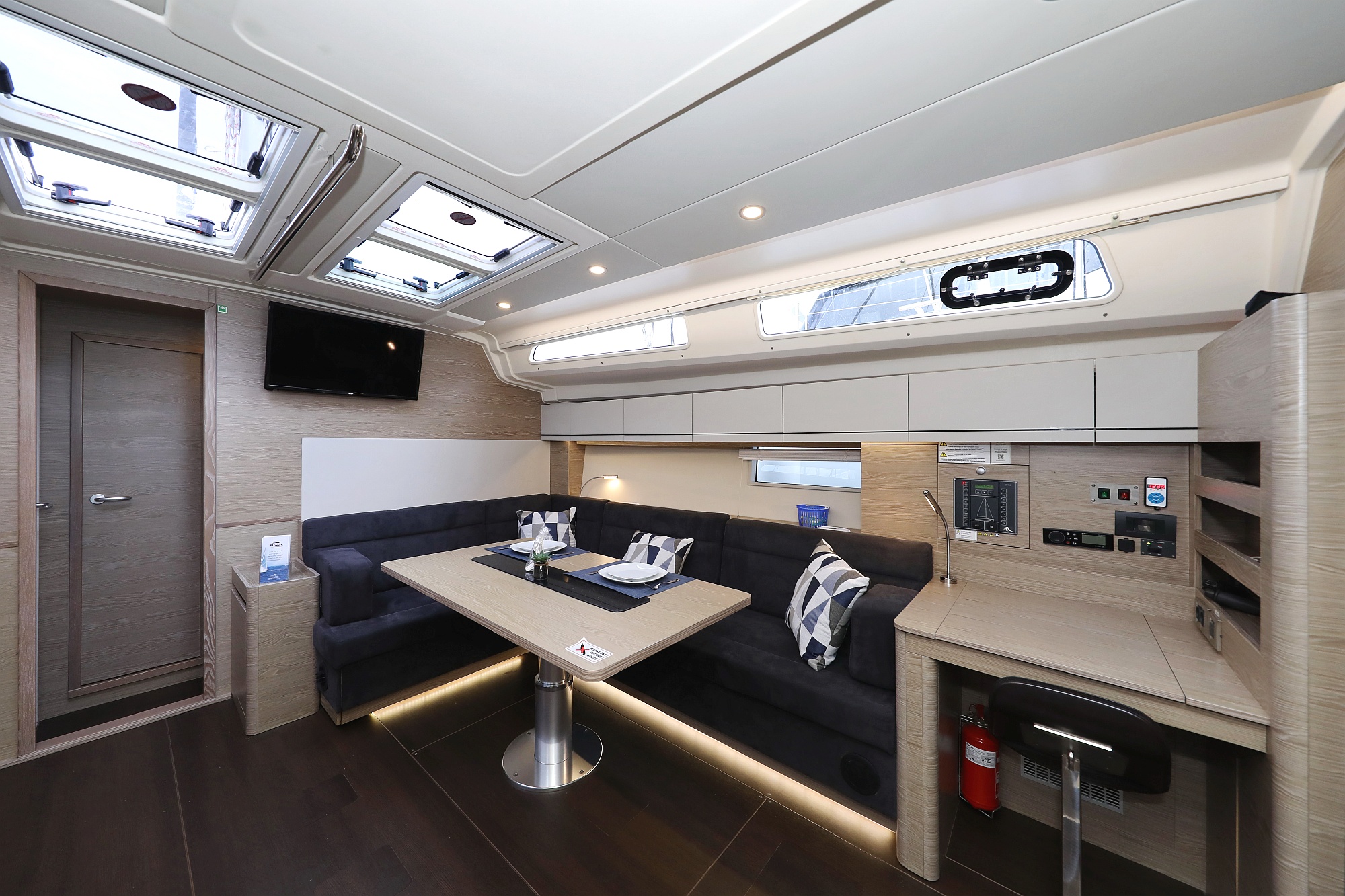 Hanse 508 - 5 + 1 cab. — photo 8