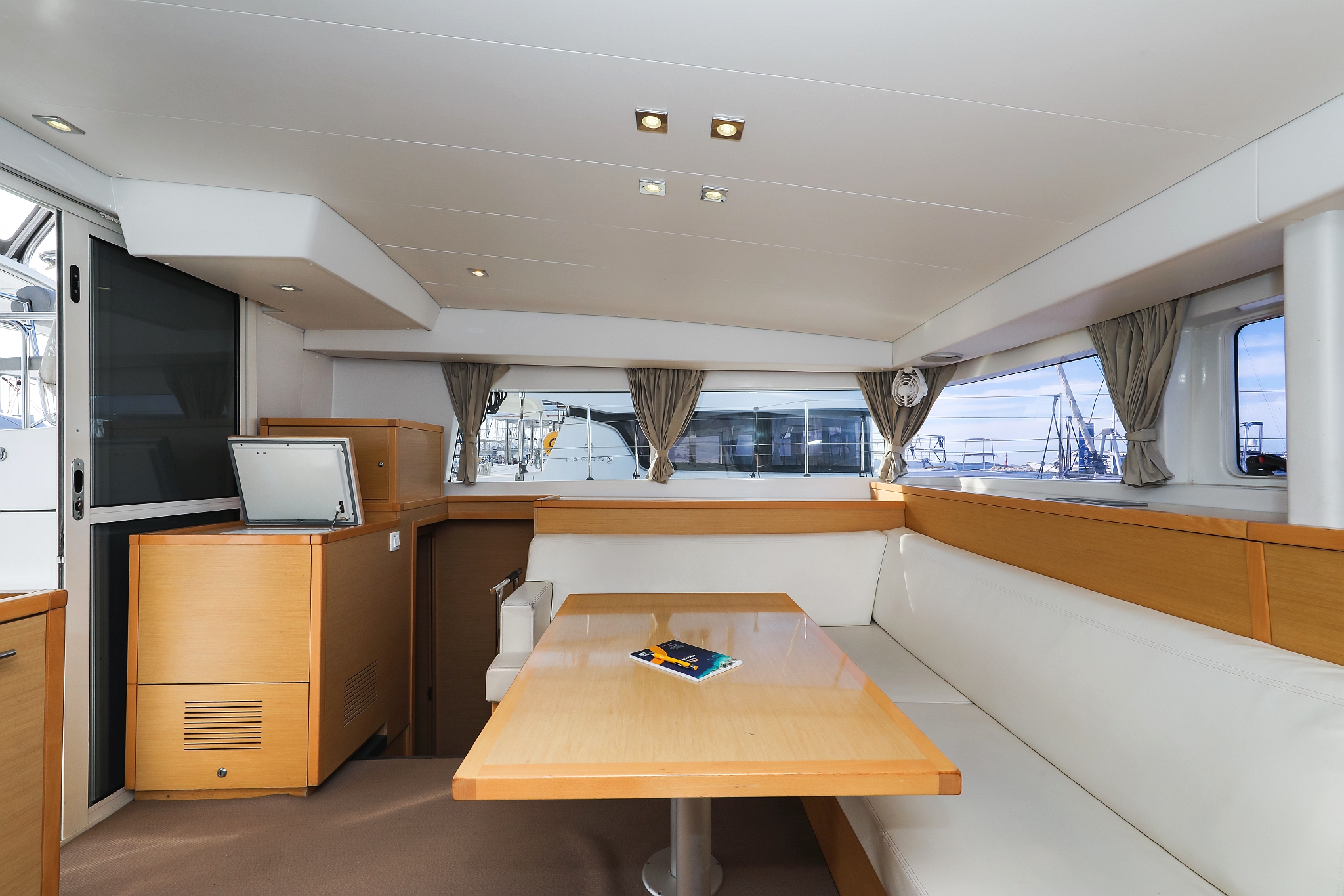 Lagoon 400 S2 - 4 + 2 cab. — photo 21