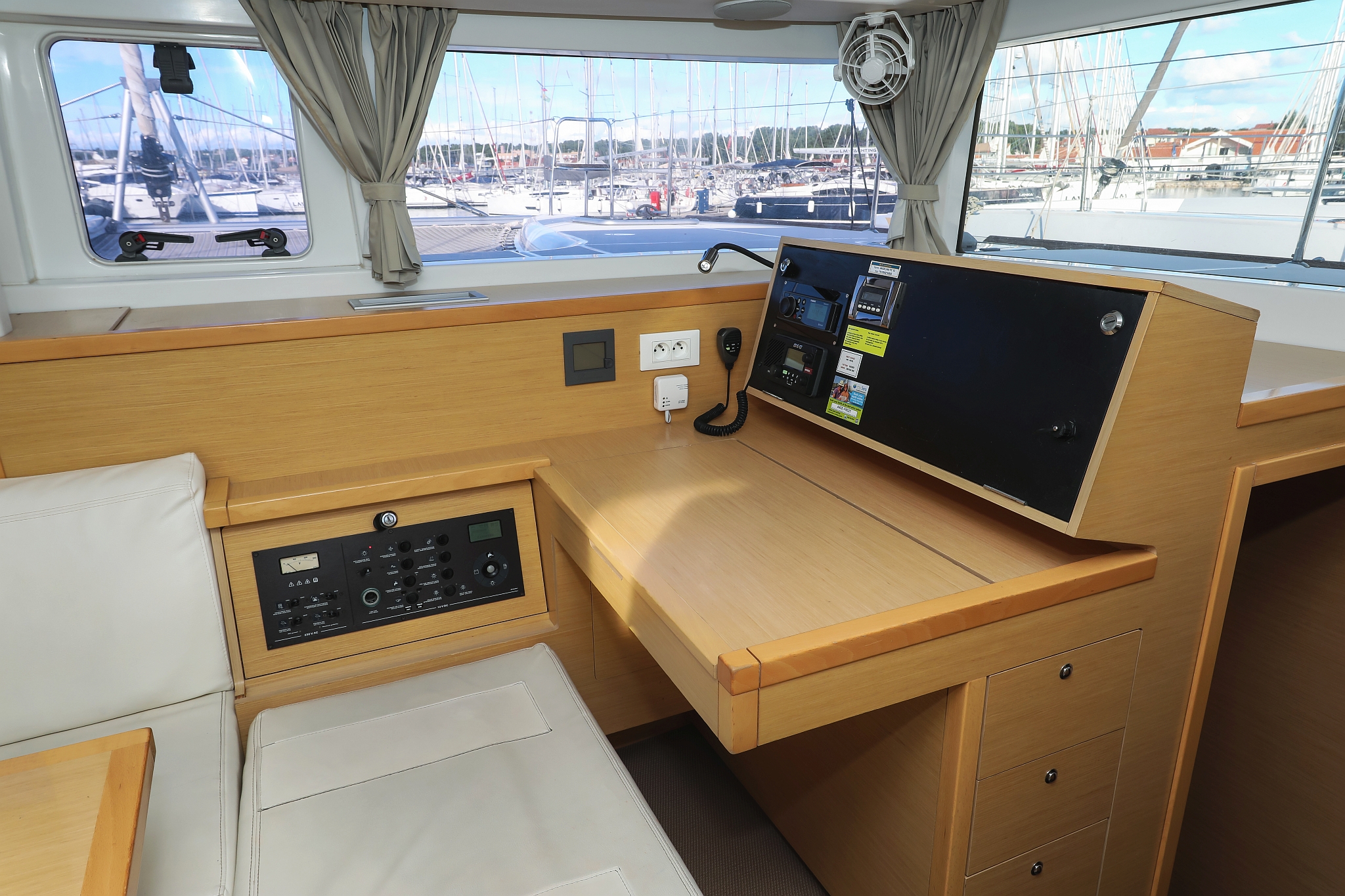Lagoon 400 S2 - 4 + 2 cab. — photo 22