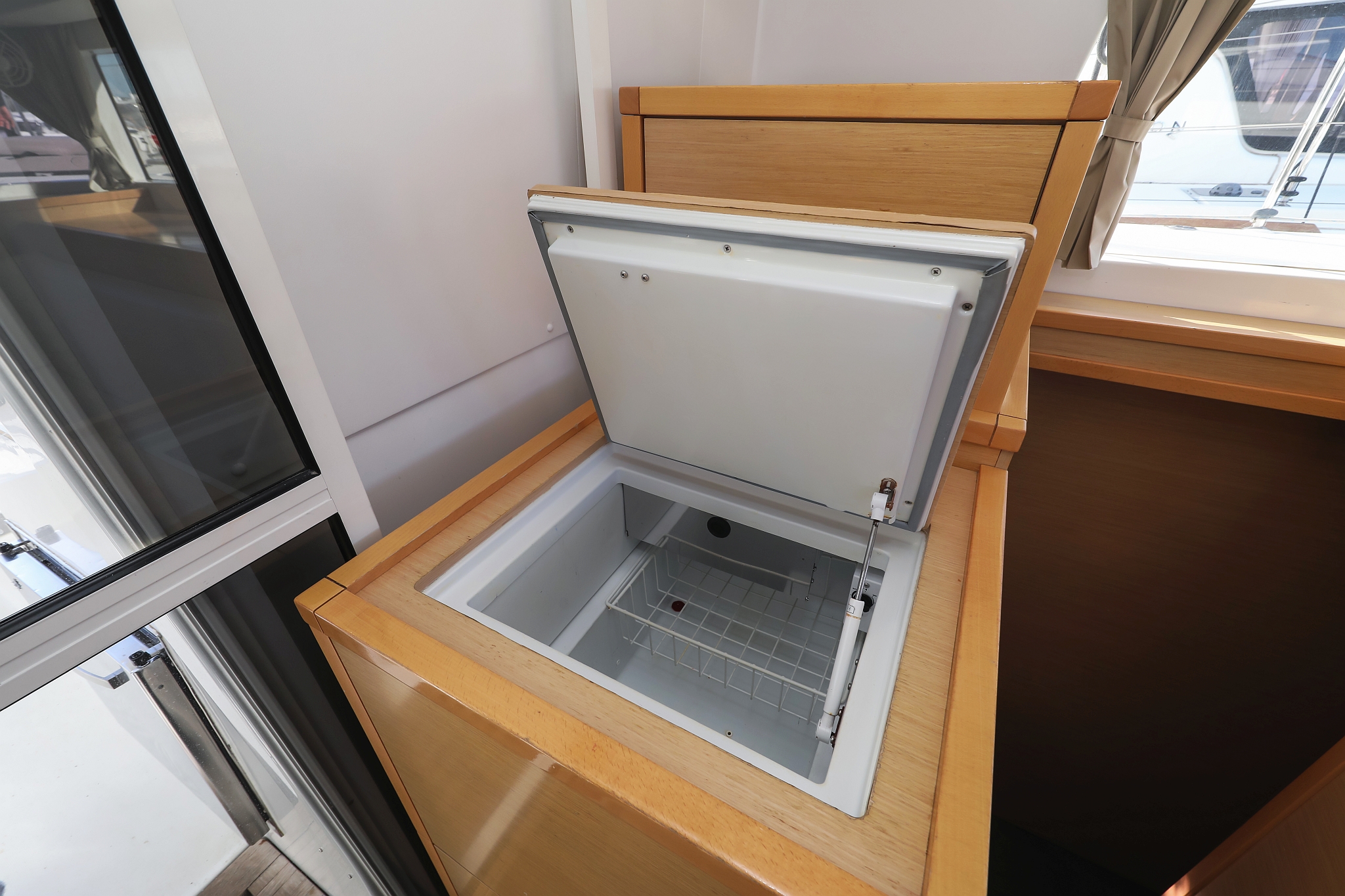Lagoon 400 S2 - 4 + 2 cab. — photo 45