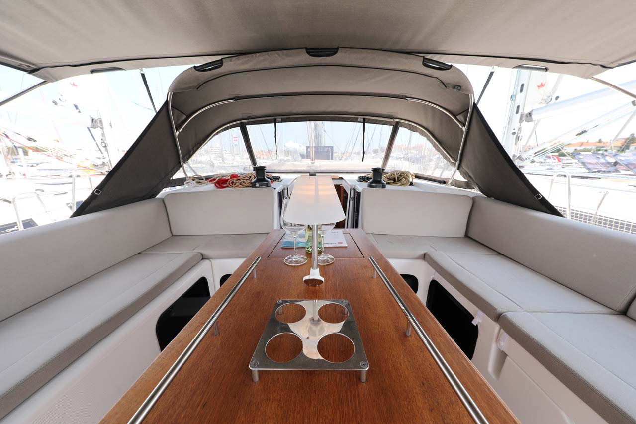 Dufour 56 Exclusive - 5 + 1 cab. — photo 9