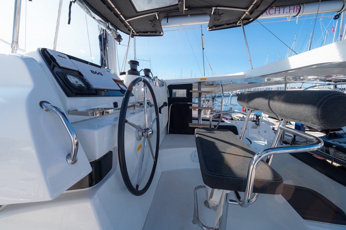 Lagoon 42 - 4 + 2 cab. — photo 3