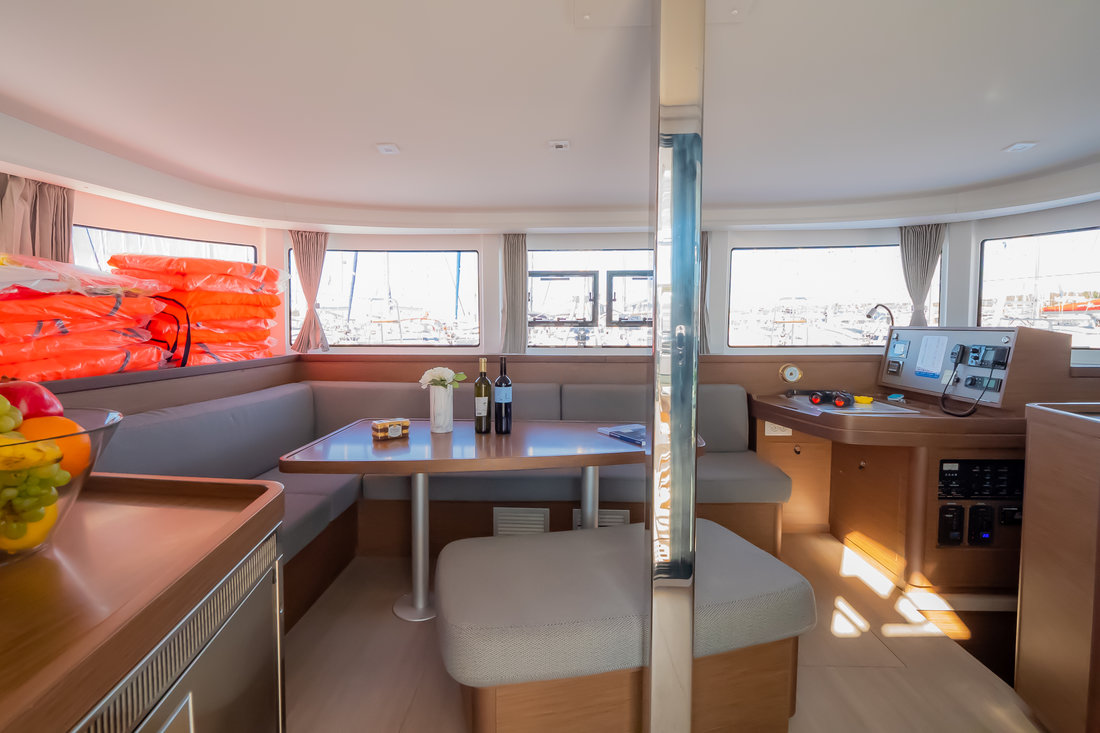 Lagoon 42 - 4 + 2 cab. — photo 7