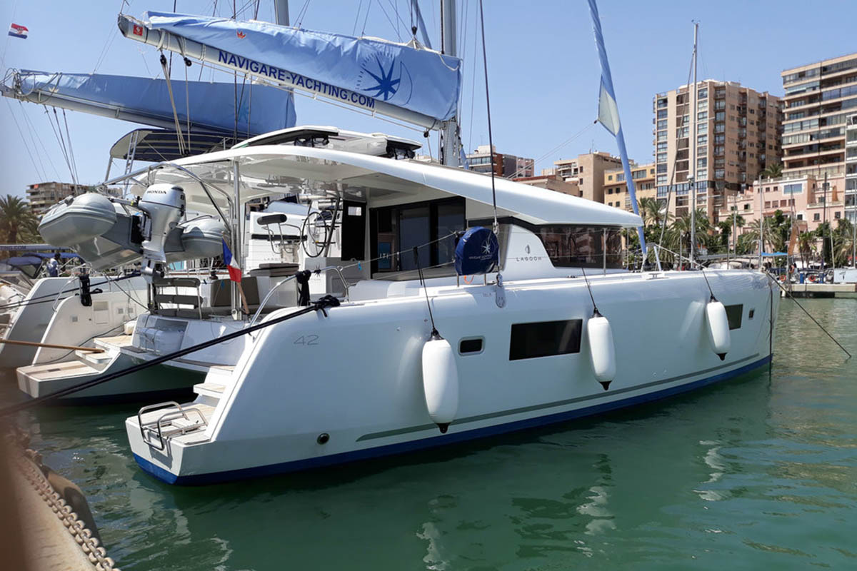 Lagoon 42 - 4 + 2 cab. — photo 1