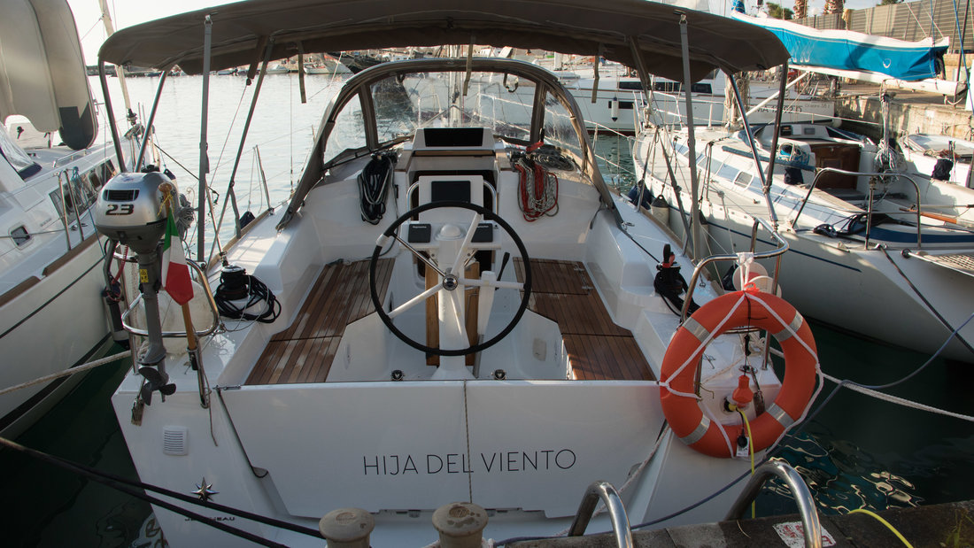 Sun Odyssey 319 - 2 cab. — photo 1