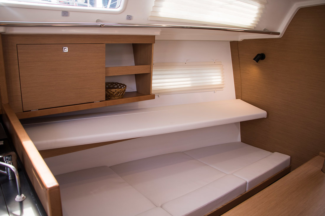Sun Odyssey 319 - 2 cab. — photo 8