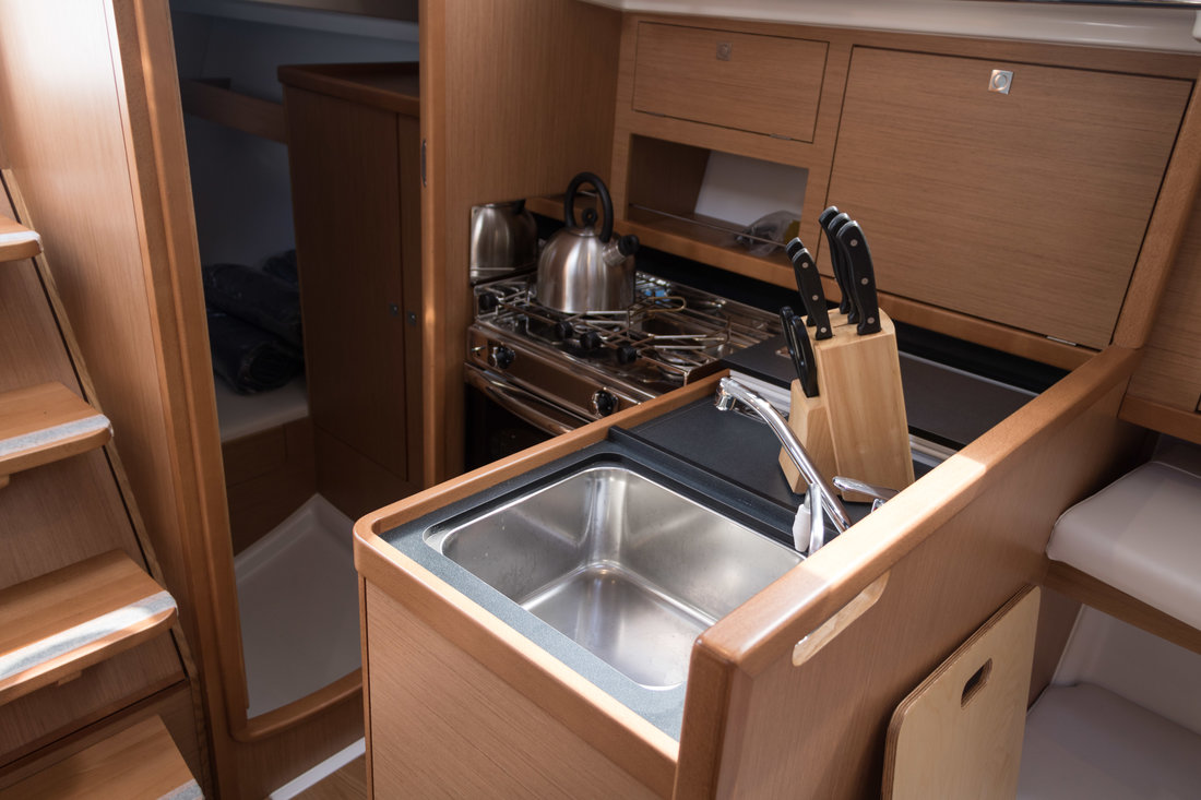 Sun Odyssey 319 - 2 cab. — photo 10