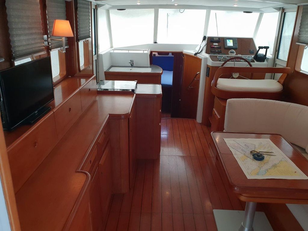 Swift Trawler 42 — photo 4