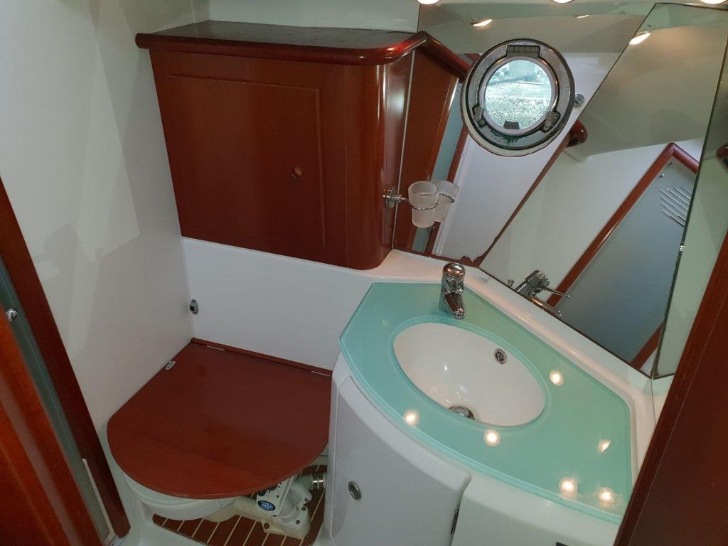 Swift Trawler 42 — photo 8
