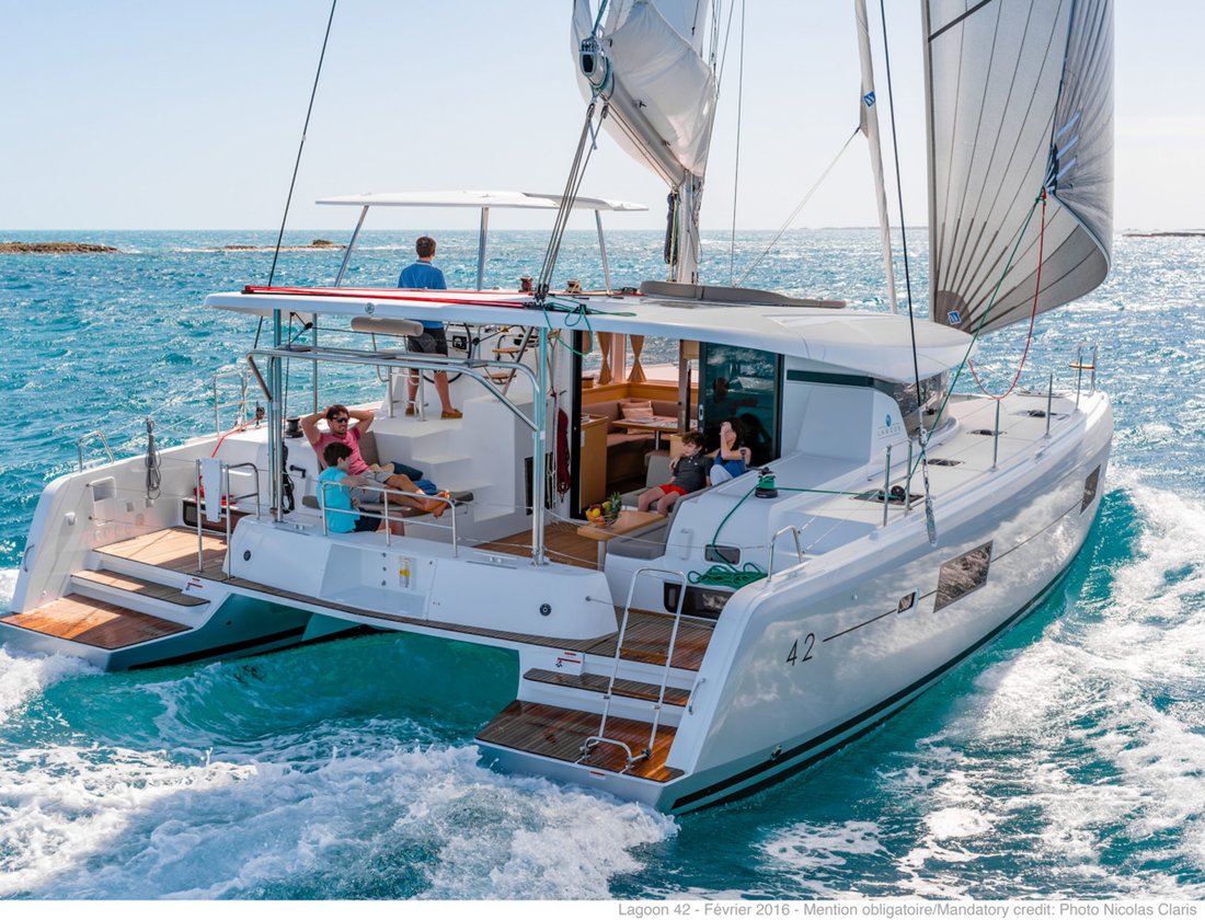 Lagoon 42 - 4 + 2 cab. — photo 1