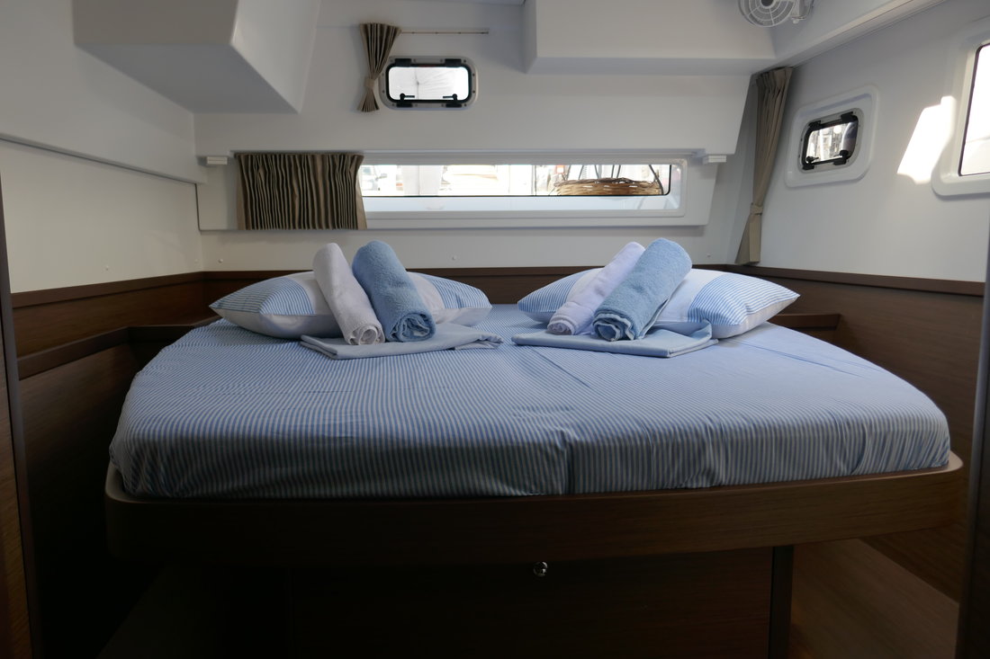 Lagoon 42 - 4 + 2 cab. — photo 12