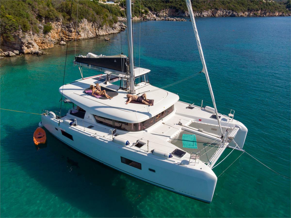 Lagoon 42 - 4 + 2 cab. — photo 9