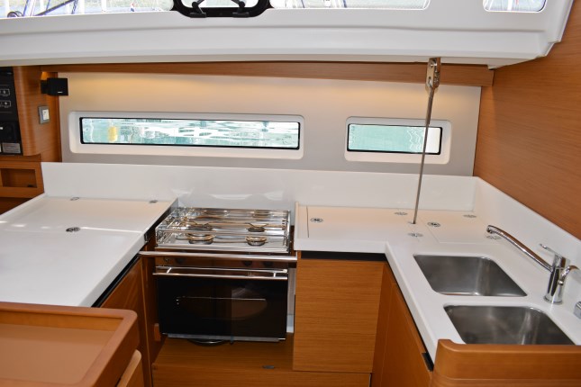 Sun Odyssey 440 - 4 cab. — photo 8