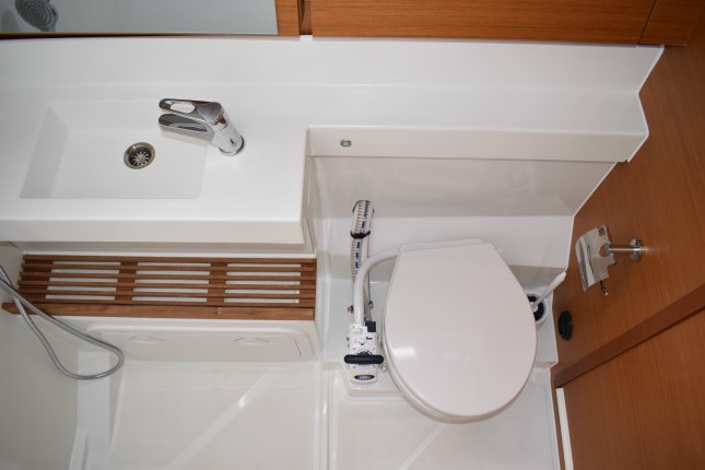 Sun Odyssey 440 - 4 cab. — photo 12
