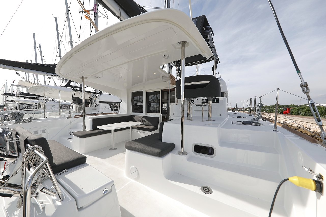 Lagoon 40 - 4 + 2 cab — photo 8