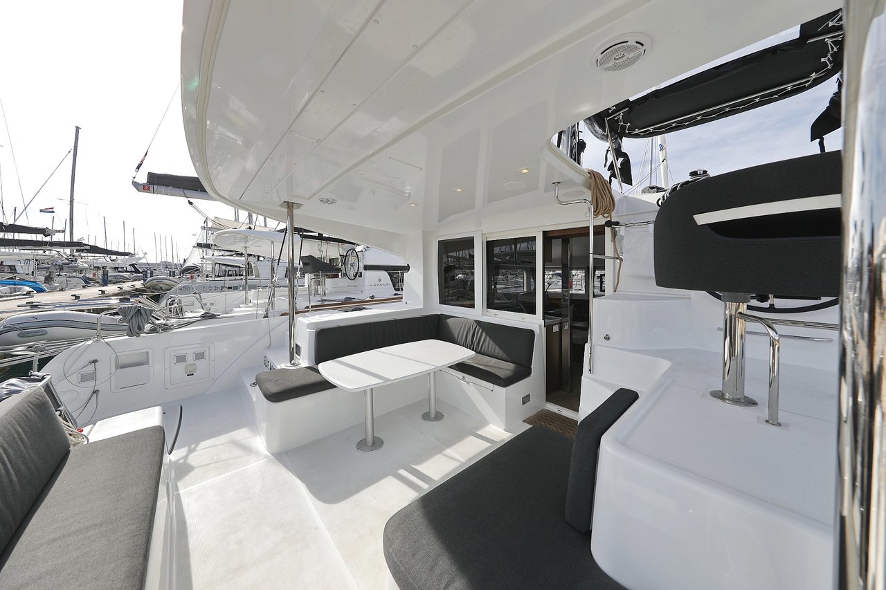 Lagoon 40 - 4 + 2 cab — photo 9